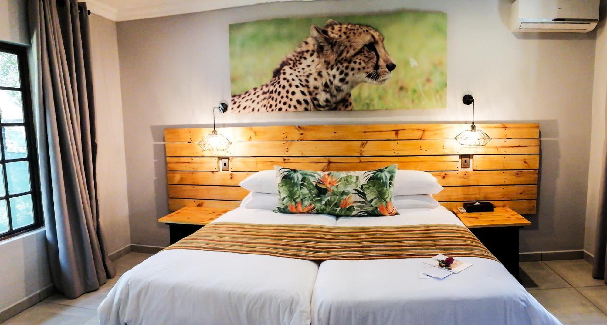 Emdoneni Lodge With Zululand Cat Conservation Project ฮลูฮลูเว ภายนอก รูปภาพ